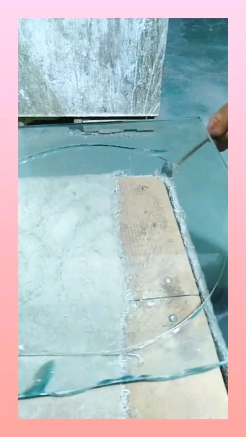 玻璃切割的“赔钱手艺” 从选材到切割，背后藏着多少门道？